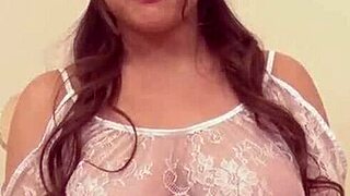 Nemôžem sa nabažiť Kisuminým masívnym ázijským cicám v tejto divokej scéne