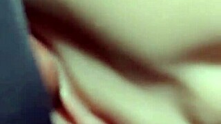 我深深插进她的阴道然后切换到她紧致的屁股