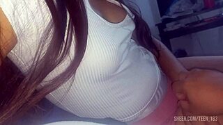 Fată slabă de 18 ani imploră pentru anal și arată sâni perfecți