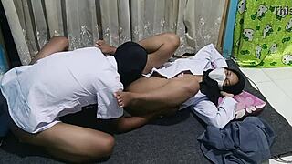 Siswi SMA sambut tamat pengajian dengan liar bersama boyfriend