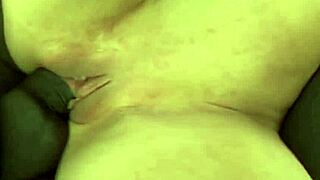 Babica s ponarejenimi joškami sreča črni kurac