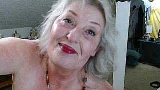 1203 Σέξι ώριμη Dawnskye1962 στέλνει βρώμικα εσώρουχα στον Dominican εραστή της στην άλλη ακτή