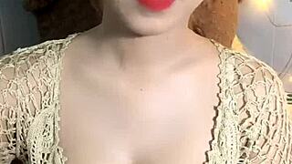 eita, você curte peitos grandes? confira essa babe mostrando suas tetas enormes!