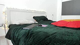 Sıcak 18+ Genç BBW Büyük Dildo ile İlk Anal Deniyor