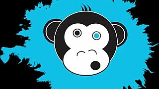 Deux lesbiennes plantureuses partageant un moment intime.