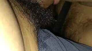 Puto geniet van erecte pik in maskerclub sprong