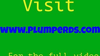 Bu büyük memeli BBW MILF neden her seferinde sert vuruş istiyor?