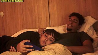 أختي غير الشقيقة تبلع زبي بعد الفيلم