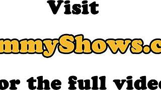 Milfa z velikimi joškami doživi užitek od nove pastorke na close-upu