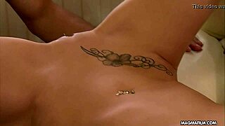 Mia Magma sa divoko oddáva živému sexu s obrovským kokotom, ktorý ju buchá