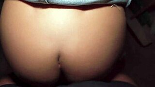 Паблик агент показывает сиськи и жопу на мосту перед диким сексом с незнакомцем