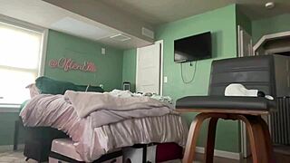 1 hodina ježdění na dildě s špinavým hlubokým throatem!