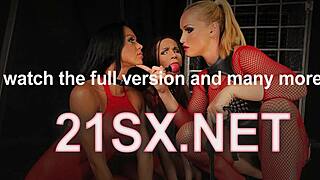 Fizetek a csajnak, hogy nyalja a nagymama szőrös muffját