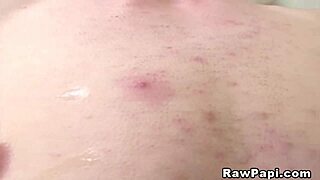 זוג גיי חוקר אנאל הארדקור ביירבק עם זינים ענקיים