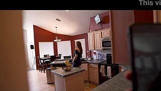 תפסתי את כלת אבא החורג אייבי בזיון סודי