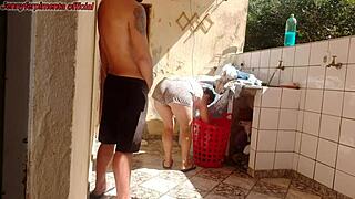 Ik smacht naar sappige kut van mijn stiefdochter na haar shorts gezien