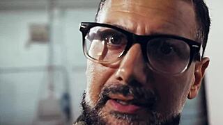 Spændende liderlig stalker dominerer busty milf Sovereign Syre.