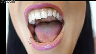 Tunneellinen myllerrys jättiläis anopin koston, pitkä latinalainen valtavilla tisseillä ja isolla persellä.