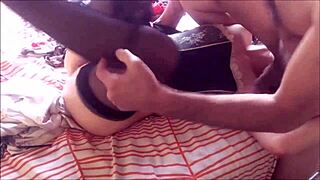 わー、フランスの痴女がサテン紫パンティでランジェリーとヒールでハードファック！